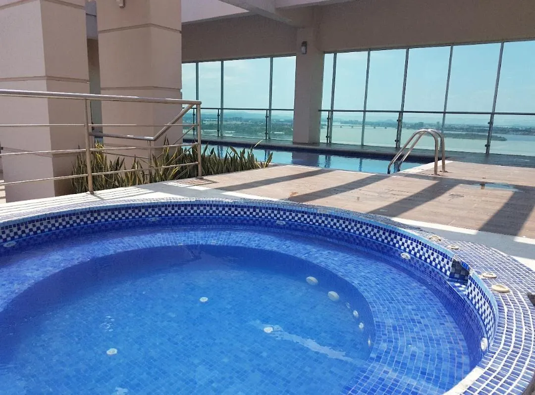 Ecuabook Riverfront Jacuzzi 11 Wyndham You Home Guayaquil